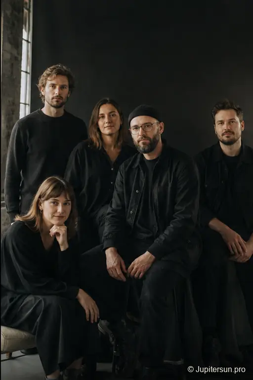 Studio. La première direction visuelle pour « Studio »